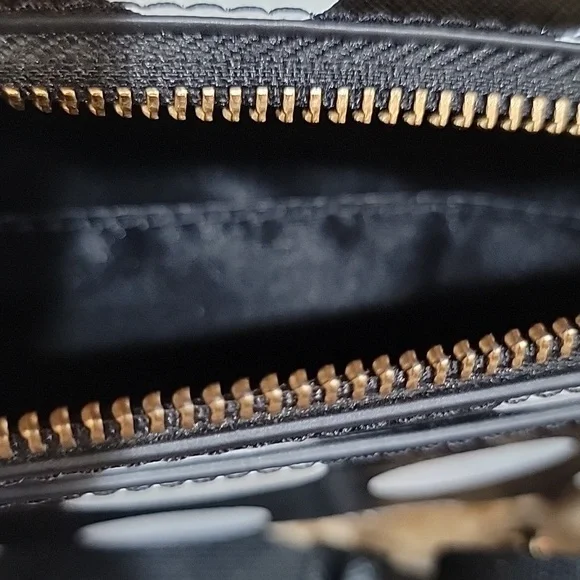 Marc Jacobs Black and White Dot Small Snapshot Camera Bag - Picture 8 of 8